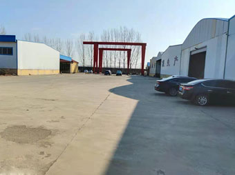 齊強(qiáng)塑業(yè)吹塑托盤生產(chǎn)車間